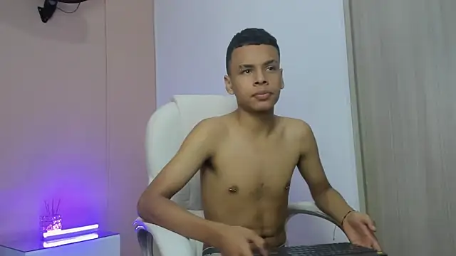 Xavier fox  online show from October 4, 2025, 4:25 am