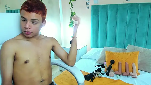 Xavier fox  online show from September 13, 2025, 4:45 am