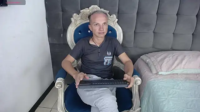 Snapshot of DaddyPoweer chatting on October 10, 2025, 1:17 am DaddyPoweer online show from October 10, 2025, 1:17 am