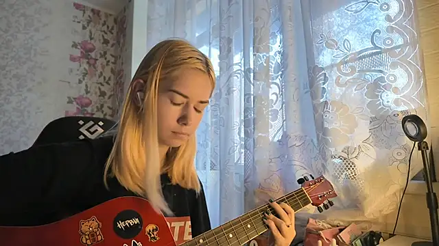 Witching Moon online show from October 22, 2025, 7:19 am