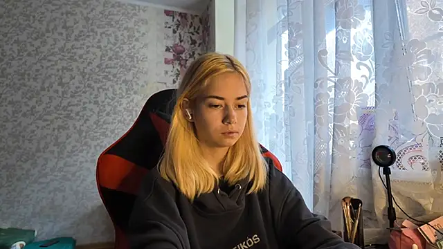 Witching Moon online show from October 8, 2025, 7:32 am