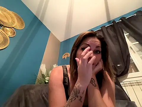 minettedusud online show from December 5, 2025, 1:10 pm