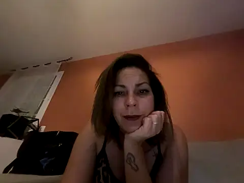 Snapshot of minettedusud chatting on November 27, 2025, 10:10 pm minettedusud online show from November 27, 2025, 10:10 pm