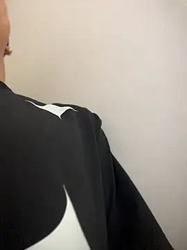 AlphaMasterXxx online show from October 31, 2025, 8:33 am