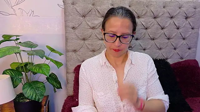 Snapshot of Saraa_Marrison_ chatting on October 8, 2025, 11:49 pm Saraa Marrison online show from October 8, 2025, 11:49 pm