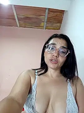 Snapshot of Sensual_Anyelie chatting on September 19, 2025, 9:24 am Sensual Anyelie online show from September 19, 2025, 9:24 am