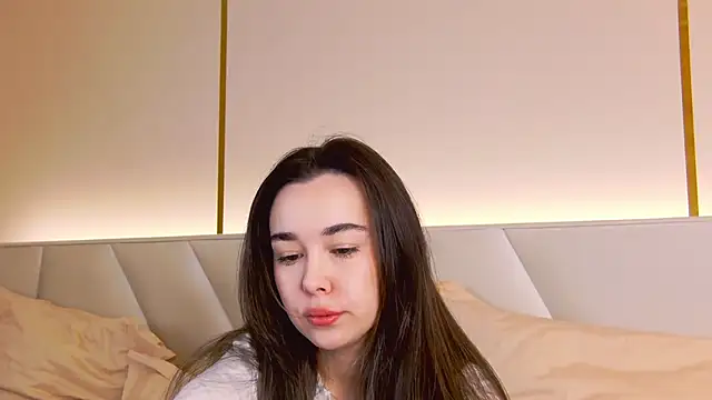 MiaMarlow online show from November 17, 2025, 9:08 pm