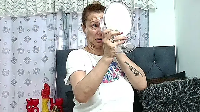 Victoriacoperino online show from November 24, 2025, 2:17 pm