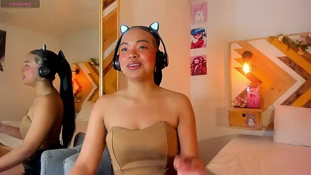 Snapshot of SoleneFontaine chatting on October 14, 2025, 11:55 am SoleneFontaine online show from October 14, 2025, 11:55 am