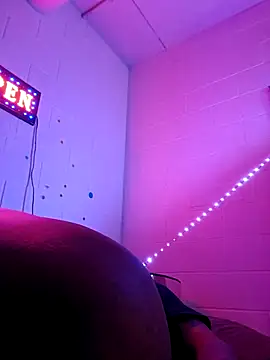 Nuttygmarley online show from November 27, 2025, 9:43 am