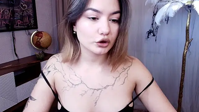 Snapshot of Dark_Moni chatting on October 24, 2025, 2:43 am Dark Moni online show from October 24, 2025, 2:43 am