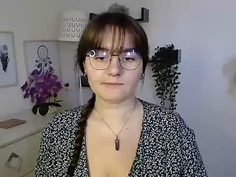Snapshot of Julie_Diamond chatting on September 19, 2025, 12:31 pm Julie Diamond online show from September 19, 2025, 12:31 pm