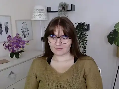 Julie Diamond online show from October 17, 2025, 12:29 pm