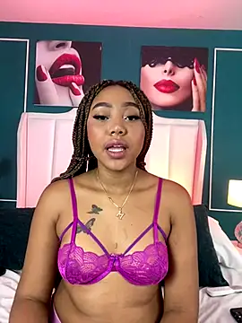 Snapshot of AngelaRoberts chatting on October 9, 2025, 4:07 pm AngelaRoberts online show from October 9, 2025, 4:07 pm