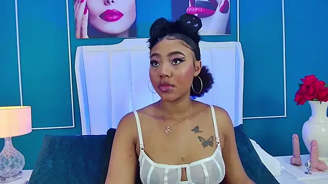 Snapshot of AngelaRoberts chatting on October 17, 2025, 4:05 am AngelaRoberts online show from October 17, 2025, 4:05 am