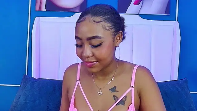 Snapshot of AngelaRoberts chatting on October 21, 2025, 2:55 am AngelaRoberts online show from October 21, 2025, 2:55 am