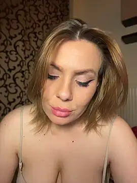 emmasweett11 online show from April 18, 2026, 7:58 pm