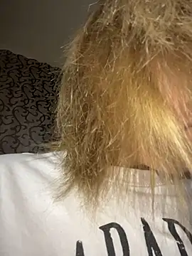 emmasweett11 online show from April 11, 2026, 1:59 pm