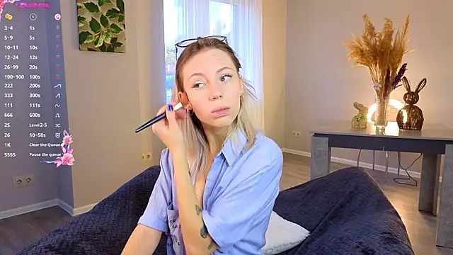 NyxaThorn online show from September 28, 2025, 2:46 pm