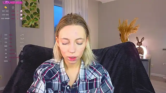 NyxaThorn online show from October 13, 2025, 2:40 pm