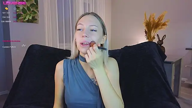 NyxaThorn online show from October 23, 2025, 2:38 pm