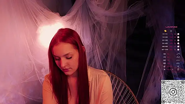 GildedKitten online show from November 18, 2025, 7:39 pm