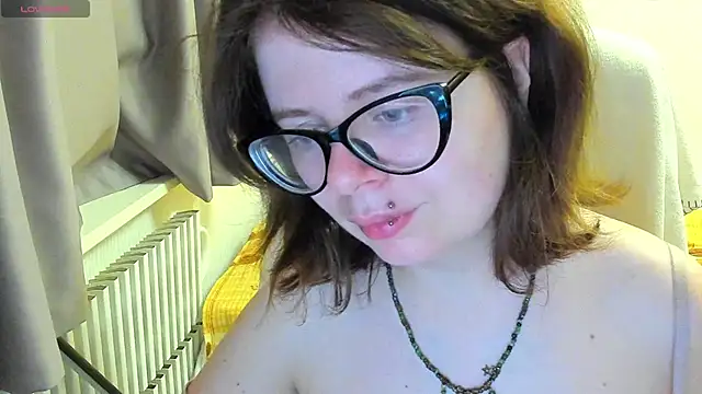 MilisaSweet777 online show from September 18, 2025, 7:28 pm