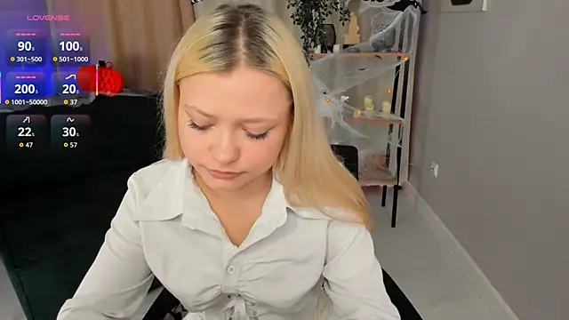 Millie Vanillies online show from October 28, 2025, 10:20 pm