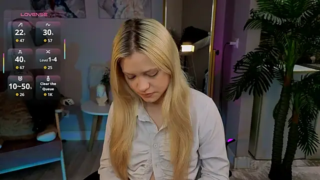 Millie Vanillies online show from October 19, 2025, 1:36 pm