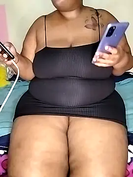 Bbwcaramel30 online show from September 26, 2025, 7:10 pm