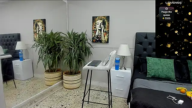 Snapshot of emilio_brandon chatting on October 20, 2025, 10:49 am emilio brandon online show from October 20, 2025, 10:49 am