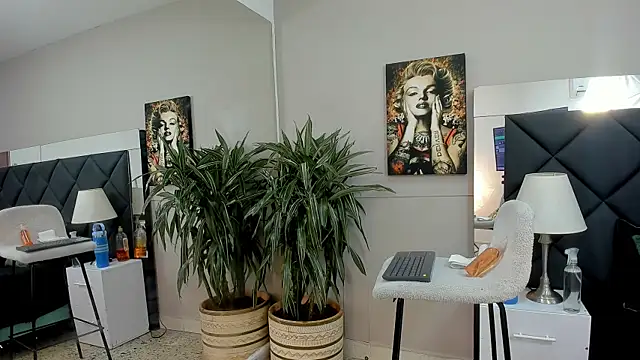 Snapshot of emilio_brandon chatting on November 5, 2025, 11:02 am emilio brandon online show from November 5, 2025, 11:02 am