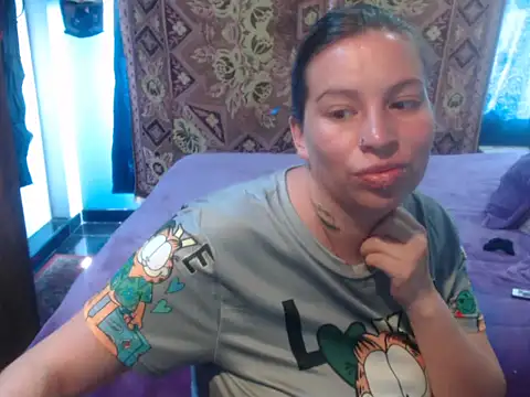 cloequeen15 online show from April 26, 2026, 3:42 pm