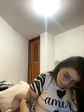 Aliciawhitee online show from November 11, 2025, 2:28 am