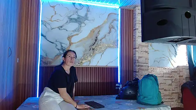 mollyandsam303av online show from February 11, 2026, 7:25 pm