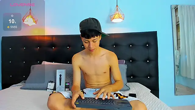 Abraham horny18 online show from November 3, 2025, 8:12 pm