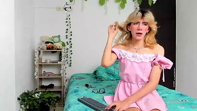 Fabikitty  online show from September 20, 2025, 7:19 pm