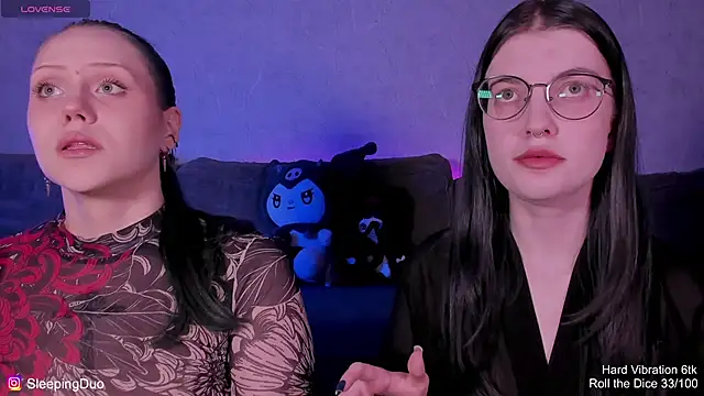 Snapshot of Threesomebabes chatting on May 31, 2026, 6:02 pm Threesomebabes online show from May 31, 2026, 6:02 pm