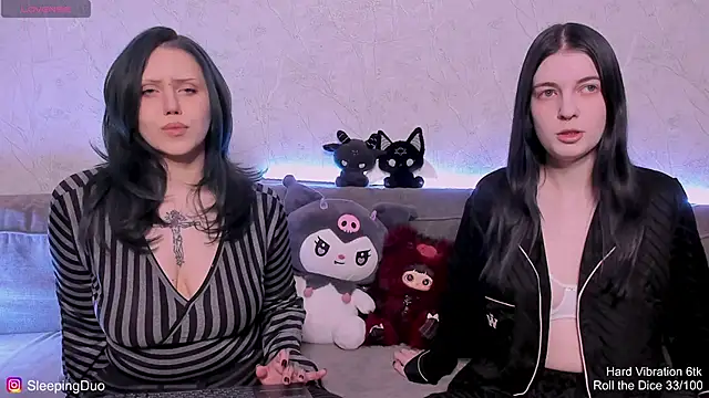 Snapshot of Threesomebabes chatting on May 22, 2026, 8:18 pm Threesomebabes online show from May 22, 2026, 8:18 pm
