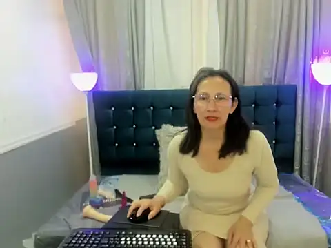 Snapshot of Oriana_Jhonson chatting on April 18, 2026, 12:07 pm Oriana Jhonson online show from April 18, 2026, 12:07 pm