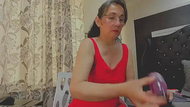 Snapshot of Oriana_Jhonson chatting on May 8, 2026, 12:20 pm Oriana Jhonson online show from May 8, 2026, 12:20 pm