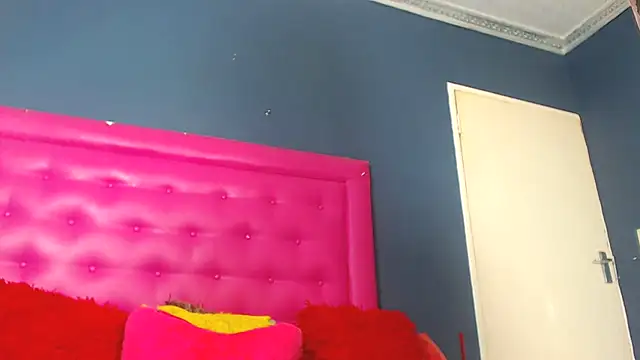 LoloQueen5 online show from February 23, 2026, 9:32 am