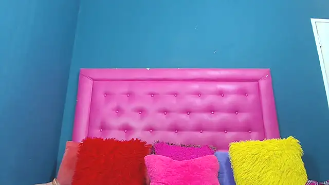 LoloQueen5 online show from February 11, 2026, 4:12 am