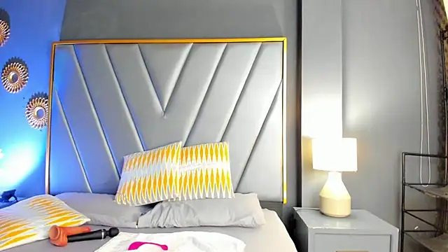 becca scotts online show from October 5, 2025, 12:45 am