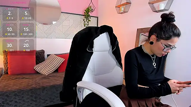 Snapshot of Esmeralda_CO chatting on November 7, 2025, 1:04 pm Esmeralda CO online show from November 7, 2025, 1:04 pm