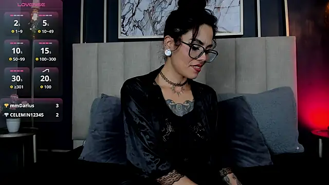 Snapshot of Esmeralda_CO chatting on October 25, 2025, 12:43 am Esmeralda CO online show from October 25, 2025, 12:43 am