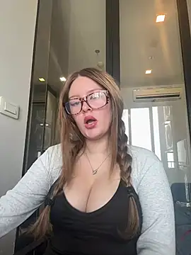 cherryrosealiee online show from July 15, 2026, 4:19 am