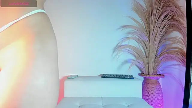 Snapshot of Noami_Rose chatting on December 4, 2025, 1:48 am Noami Rose online show from December 4, 2025, 1:48 am