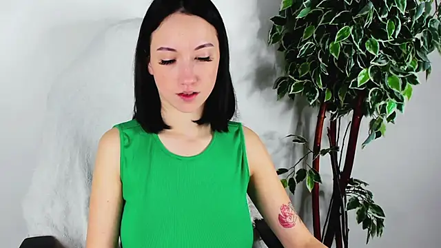 EileenMoores online show from October 17, 2025, 12:07 pm