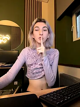 MiaInAir online show from November 20, 2025, 12:28 pm